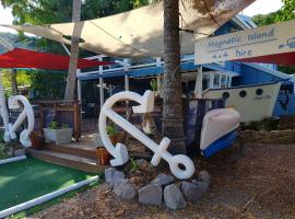 Arcadia Beach Guest House and Car Hire，位于耐莉湾的豪华帐篷营地