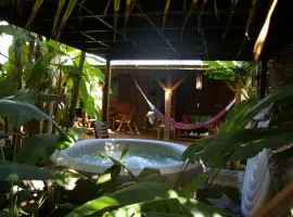 Kaz Créole Aventure Tropicale Insolite, Fibre, Jardin et Jacuzzi Privés