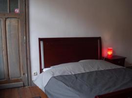 Guesthouse Oude Houtmarkt，位于伊普尔的酒店