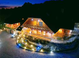 Hotel - Restauracja Mazurowy Dwór，位于Zawada的酒店