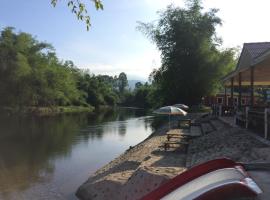 河&山度假村 ，位于坤西育府的酒店