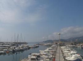 Apartamento primera l&iacute;nea de mar，位于霍斯皮塔勒&middot;德尔英福的酒店