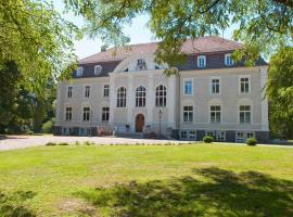 Schloss Zinzow，位于Zinzow安卡拉姆门附近的酒店