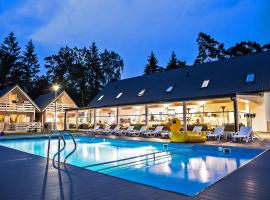 Holiday Park & Resort Pobierowo - całodniowe animacje i podgrzewany basen w cenie，位于波别罗沃的酒店