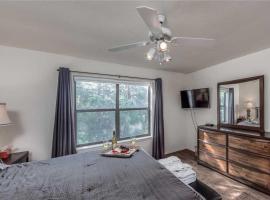 Sierra Lake 4 Bedrooms, Lake View, Game Room, HotTub, Sleeps9，位于阿尔托的酒店