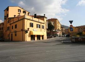 朵拉酒店，位于卡拉拉的酒店