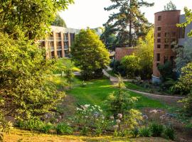 Hotel Bosque de Reñaca，位于维纳德马Reñaca的酒店