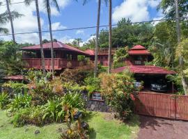 The Bali House and Cottage at Kehena Beach Hawaii，位于Kehena的别墅