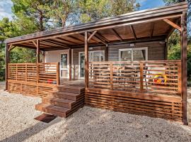 Eurocamp Mobile Homes at Campsite Porton Biondi，位于罗维尼的酒店