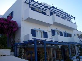 佩拉吉亚海滩一室公寓酒店，位于阿齐亚·佩拉加·基西拉的旅馆