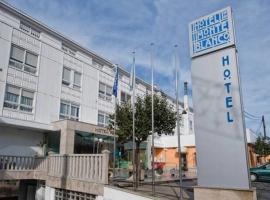 Hotel Urban Monte Blanco ByEurotels，位于Cabana de Bergantiños的酒店