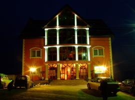 Hotel Royal，位于札勒乌的酒店