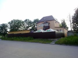 Dlya Vseh Motel，位于卡缅涅茨-波多利斯基的汽车旅馆