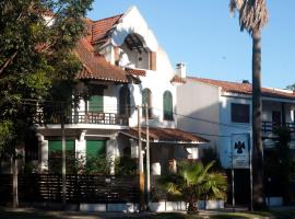 Santoral Restaurante y Posada Pet Friendly，位于亚特兰蒂斯达的旅馆