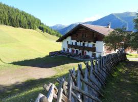 博格瑟夫旅馆，位于Sankt Jodok am Brenner的带停车场的酒店