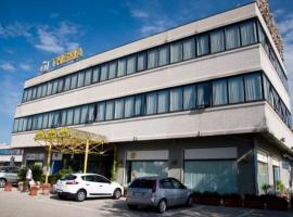 西玛酒店，位于罗卡圣焦万尼的酒店