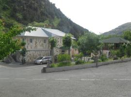 Parvani Hotel & Restaurant，位于Vaykʼ的酒店