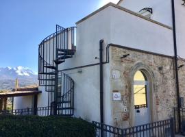 Casa Elvira Basilico，位于San Valentino in Abruzzo Citeriore的度假屋