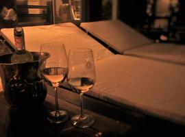 ABORIGEN APARTAMENTOS BOUTIQUE，位于玛德琳港的带泳池的酒店