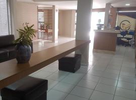 Leal Classic Hotel，位于伊塔布纳的酒店