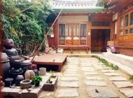 Gongsimga Hanok Guesthouse，位于首尔的酒店