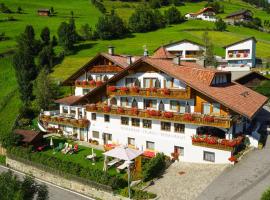 Naturhotel Miraval，位于佩尔卡的酒店