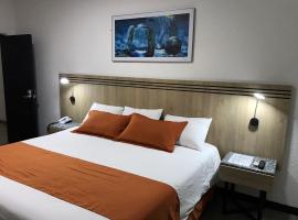 Hotel Mar Azul，位于曼塔埃洛伊·阿尔法罗国际机场 - MEC附近的酒店