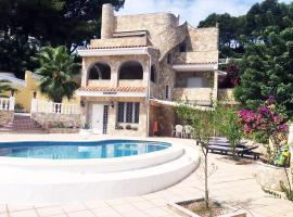 Villa con piscina，位于奥罗佩萨德尔马的度假屋