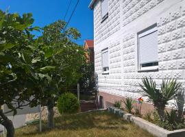 APARTMAN PAVE & ILIJA jr，位于洛帕的酒店