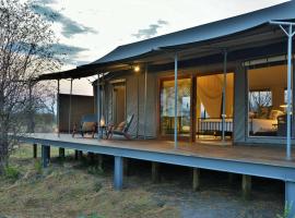 Nogatsaa Pans Chobe Lodge，位于卡萨内的木屋