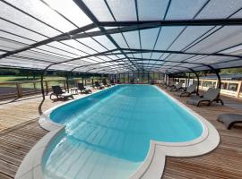 Camping Les Vernieres La Bourboule Sancy，位于拉布尔布勒的酒店