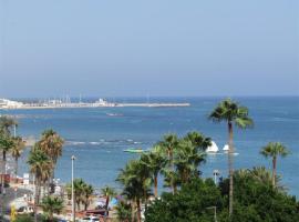 Luxury beachfront apartment in Benalmadena Costa，位于贝纳尔马德纳的酒店