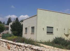 Holiday home in Galilee，位于舍亚尔雅舒弗的酒店