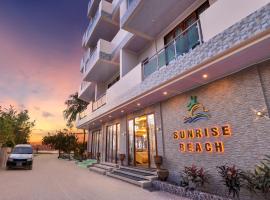 日出海滩公寓式酒店，位于马富施的海滩短租房