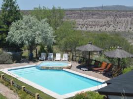 门多萨山林小屋，位于且乌塔的酒店