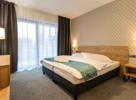 Tatraline Jasna，位于利普托斯基米库拉斯的带停车场的酒店