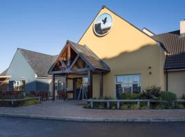 The Raven’s Cliff Lodge by Marston's Inns，位于马瑟韦尔的酒店