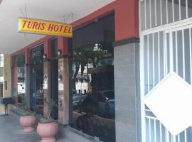 Turis Hotel，位于圣安热卢的酒店