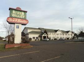 River Valley Inn & Suites，位于OsceolaWild Mountain Water Park附近的酒店