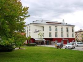 桑皮尔酒店，位于新戈里察的酒店