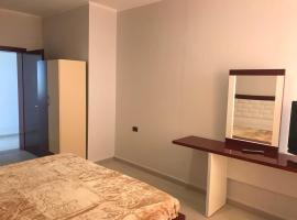 Kompleksi Kenaqesia，位于Barç的酒店