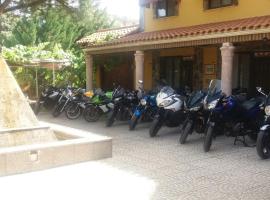 Isis de Cuenca Alojamiento Superior especial para Moteros，位于阿卡斯的酒店