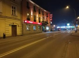 Hotel Pod Trzema Różami，位于萨诺克的酒店