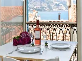 Menton nella vecchia città con vista mare