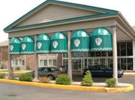 The Governors Inn & Conference Center，位于兰辛的酒店