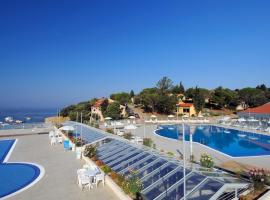 Maistra Select Petalon Resort，位于弗尔萨尔的带泳池的酒店