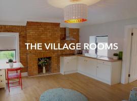 The Village Rooms，位于邓多克Knockabbey Castle And Gardens附近的酒店