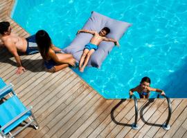 Family Hotel Antibes -50m dal mare -，位于里乔内的酒店