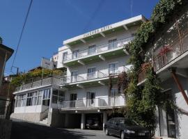 Vlachos Hotel，位于阿格罗斯的酒店