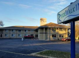 Riverwalk Inn & Suites，位于Fort Atkinson的酒店